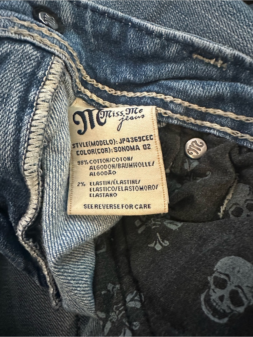Miss Me Women’s Bootcut Jeans with Embroidered Back Pockets in a Size 29 - Picture 6 of 7